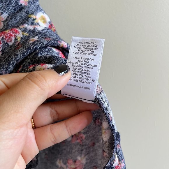 Bobeau Woman Slub V-Neck Tee Short Sleeve Navy Floral Print Top Womens Sz Small - Picture 6 of 7